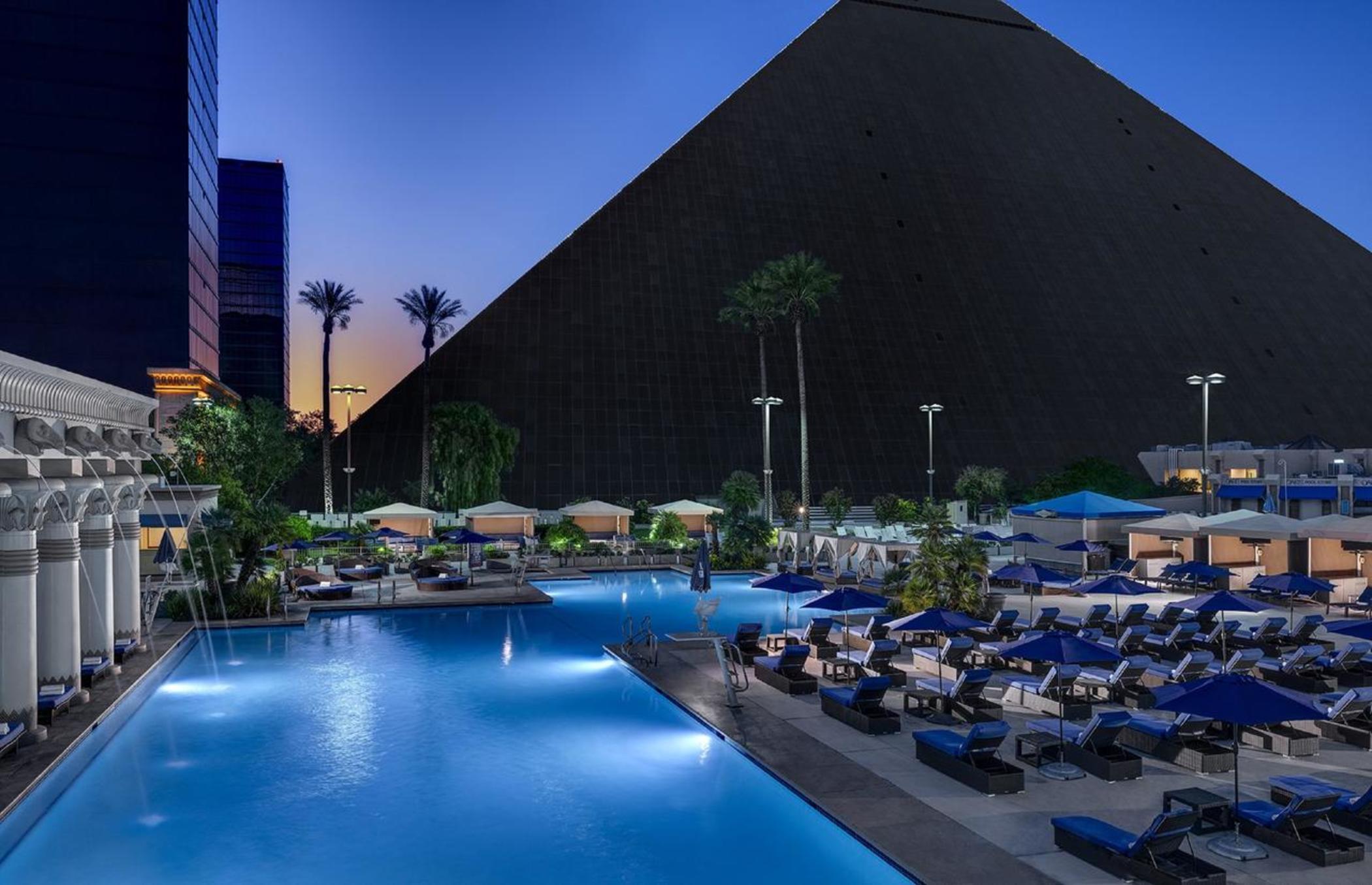 Luxor Hotel Las Vegas Exterior foto