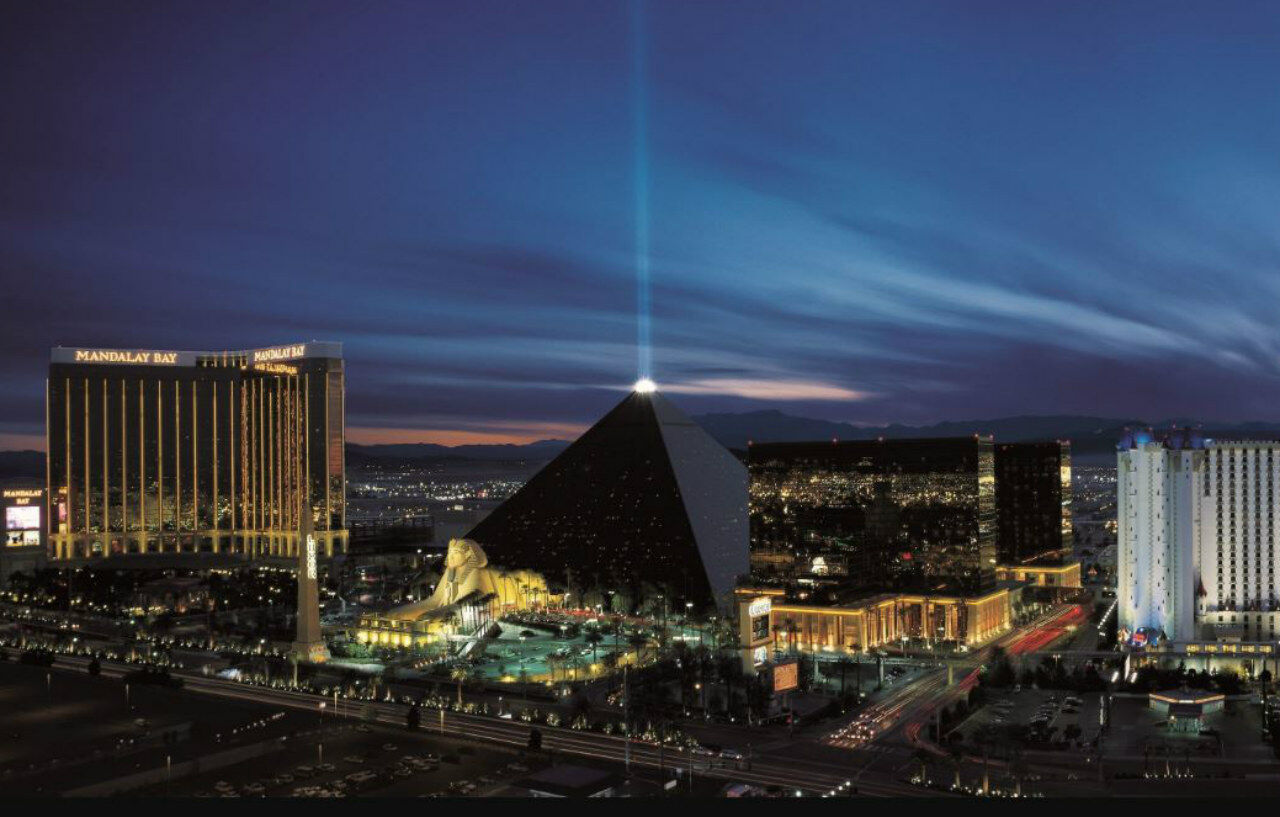 Luxor Hotel Las Vegas Exterior foto